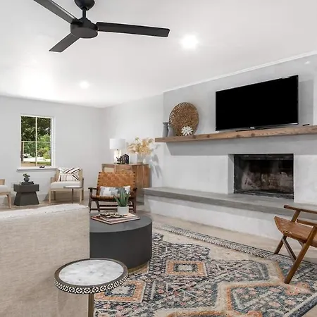 Cava House, Hot Tub, Cowboy Pool, Fire Pit! Villa